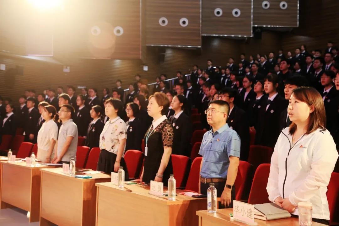 团歌嘹亮 合肥四中举行首届新团员入团仪式！